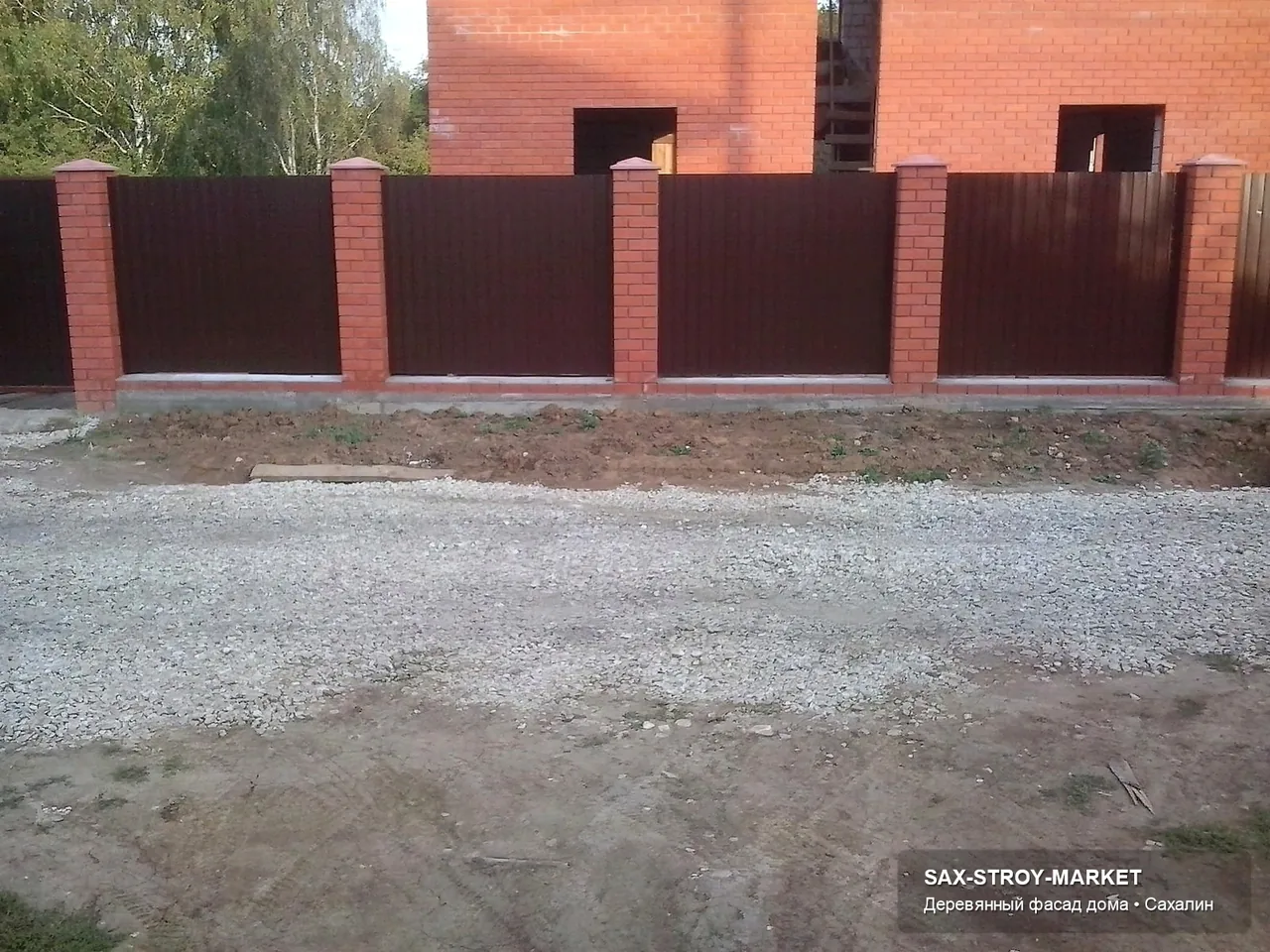 Строительство дома под ключ: частный дом, фасадные детали и участок — Южно-Сахалинск, Сах-Строй-Маркет