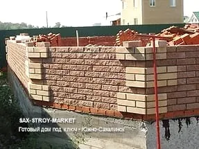 Строительство дома под ключ: частный дом, кладка стен крупным планом — Южно-Сахалинск, Сах-Строй-Маркет