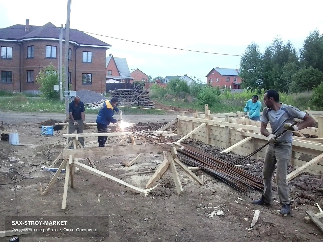Устройство фундамента: основание под дом, каркас готов к бетонированию — Южно-Сахалинск, Сах-Строй-Маркет