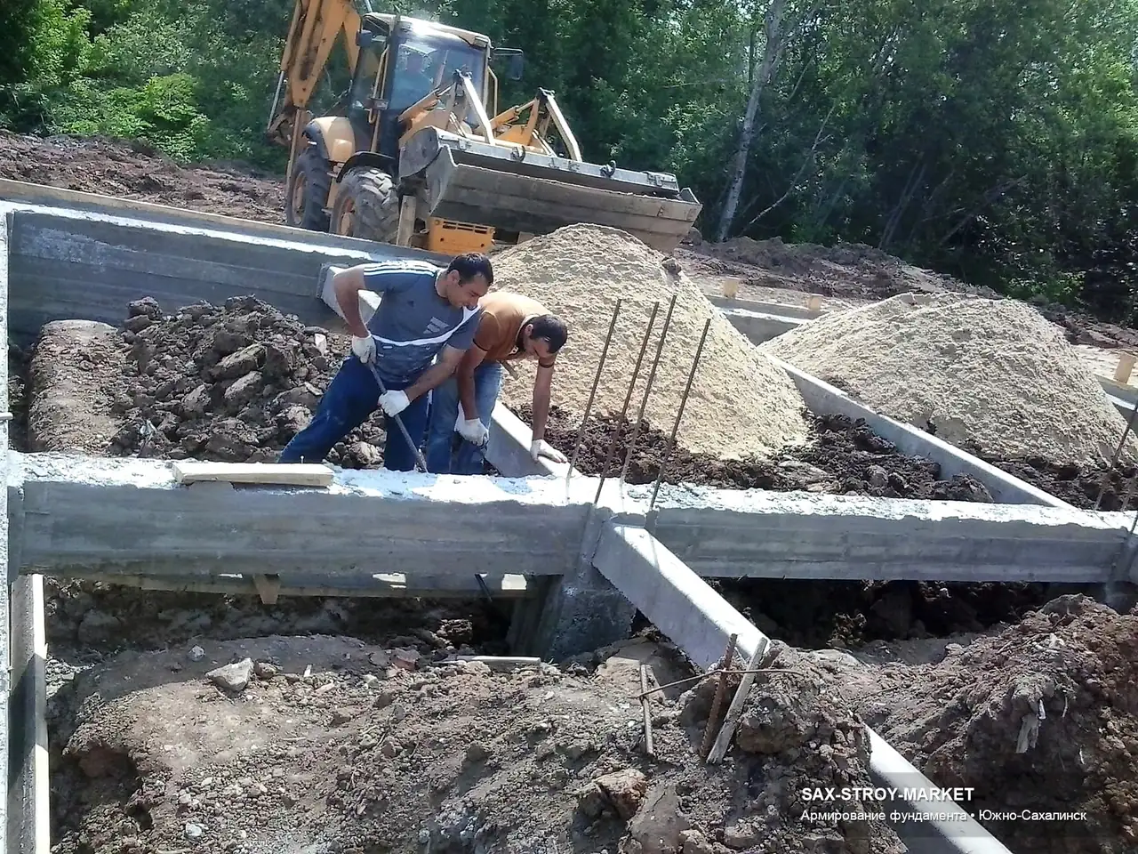 Устройство фундамента: основание под дом, каркас готов к бетонированию — Южно-Сахалинск, Сах-Строй-Маркет
